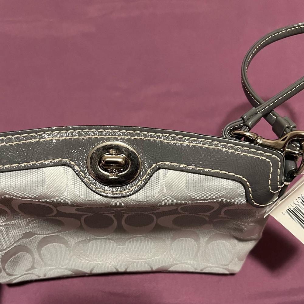 Coach Signature Turnlock large wristlet - Picture 3 of 8
